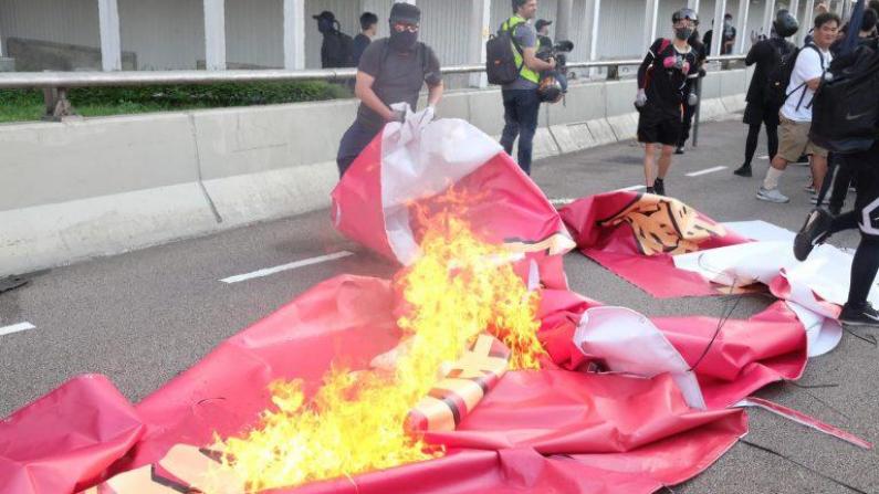 香港 反修例 示威不断黑衣暴徒再烧国旗 视频首页美国中文网视频